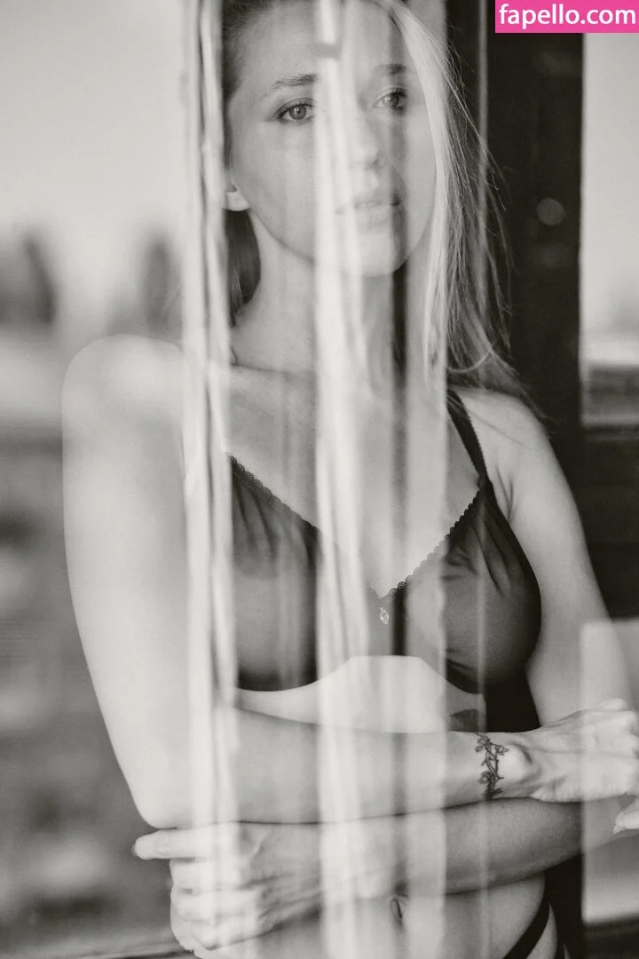 Natalie (Avo) Onlyfans Photo Gallery 