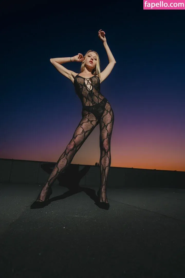 Natalie (Avo) Onlyfans Photo Gallery 