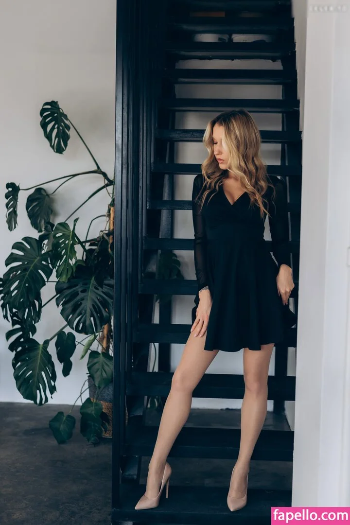 Natalie (Avo) Onlyfans Photo Gallery 