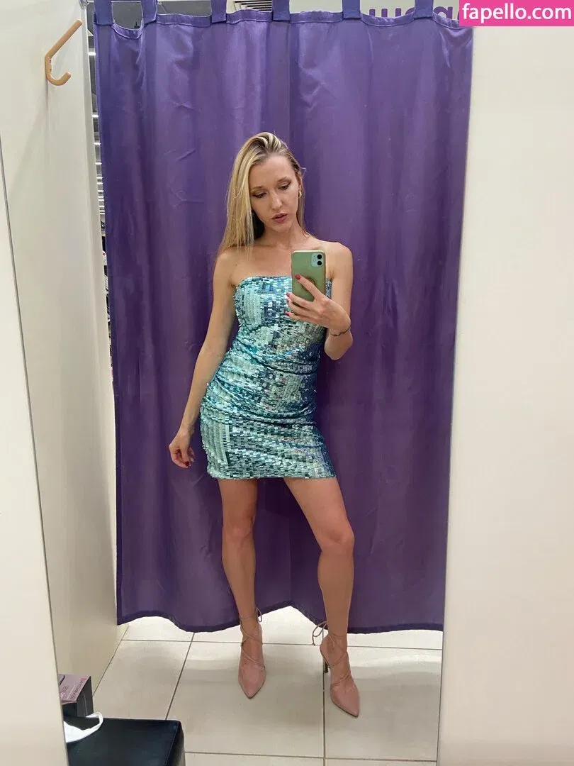 Natalie (Avo) Onlyfans Photo Gallery 