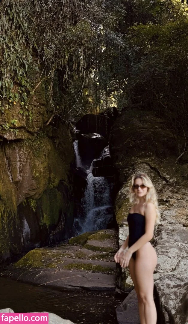 Ana Júlia Onlyfans Photo Gallery 