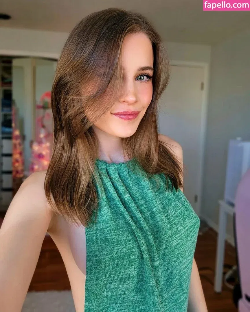 emmabarbyy Onlyfans Photo Gallery 