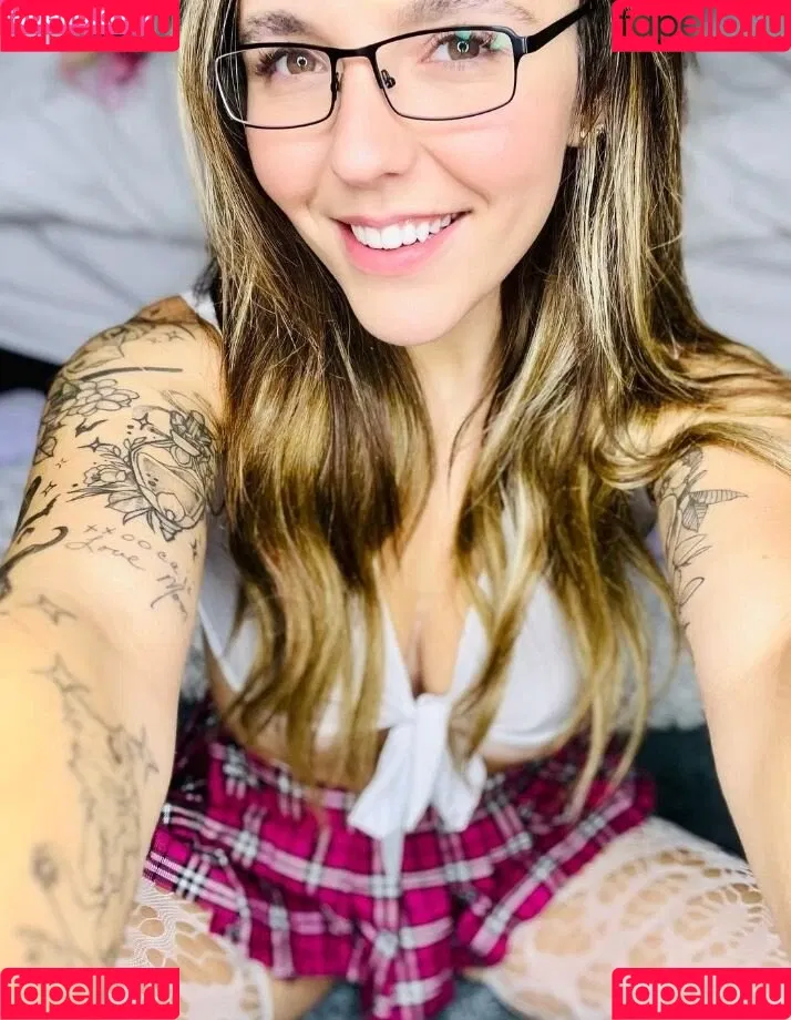 Dallyallyallas Onlyfans Photo Gallery 