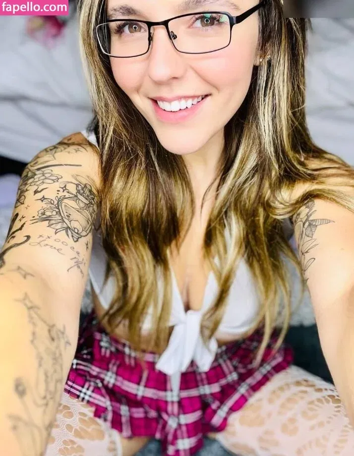 Dallyallyallas Onlyfans Photo Gallery 