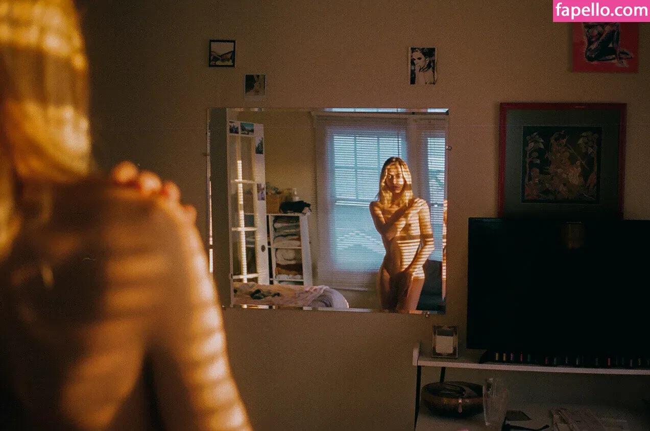 Livy Poulin Onlyfans Photo Gallery 