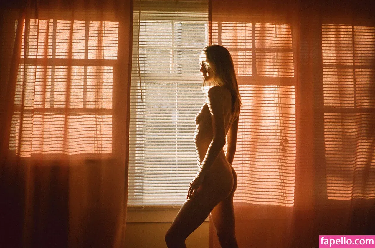 Livy Poulin Onlyfans Photo Gallery 