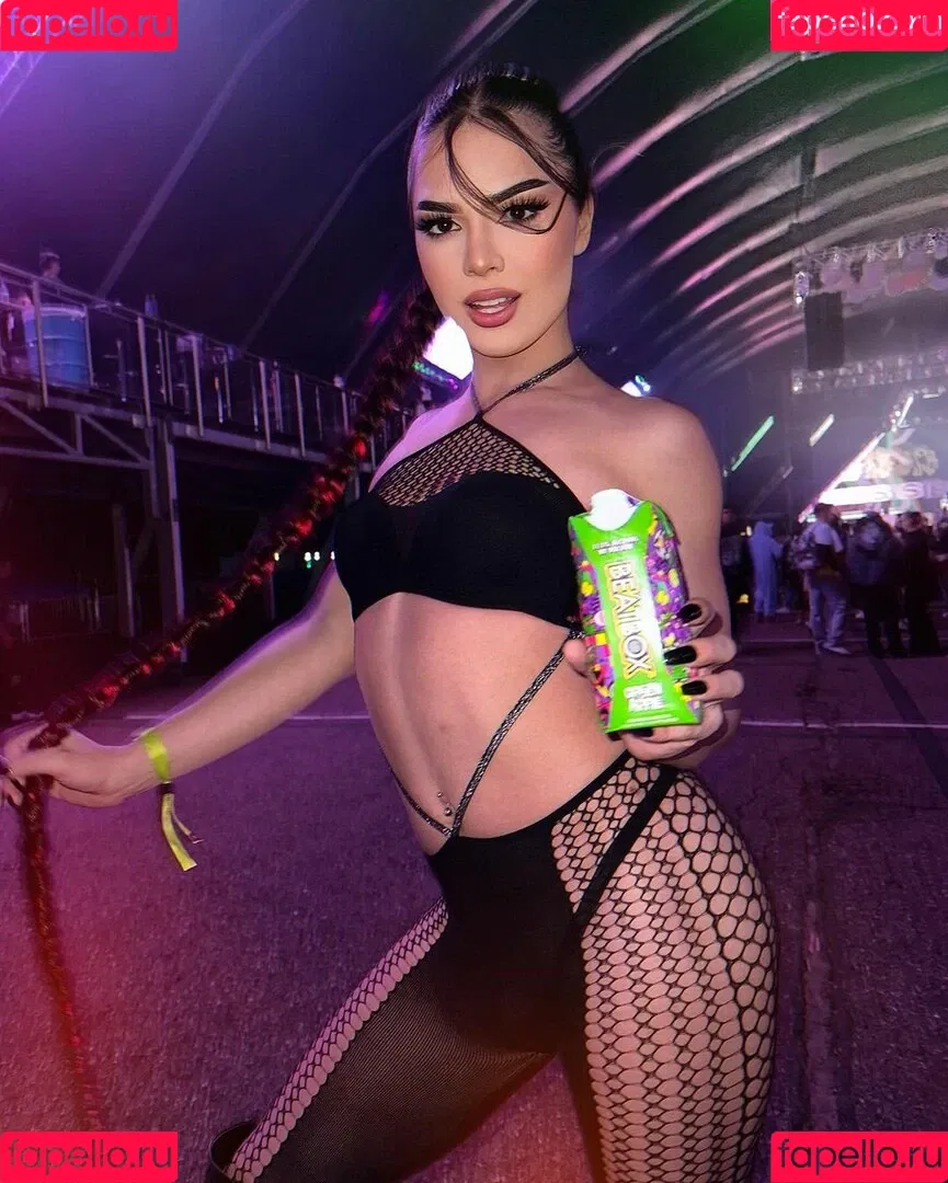 stella_valenciaga Onlyfans Photo Gallery 