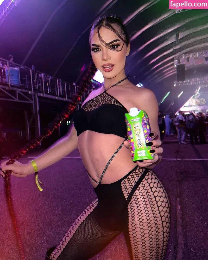 stella_valenciaga Onlyfans Photo Gallery 