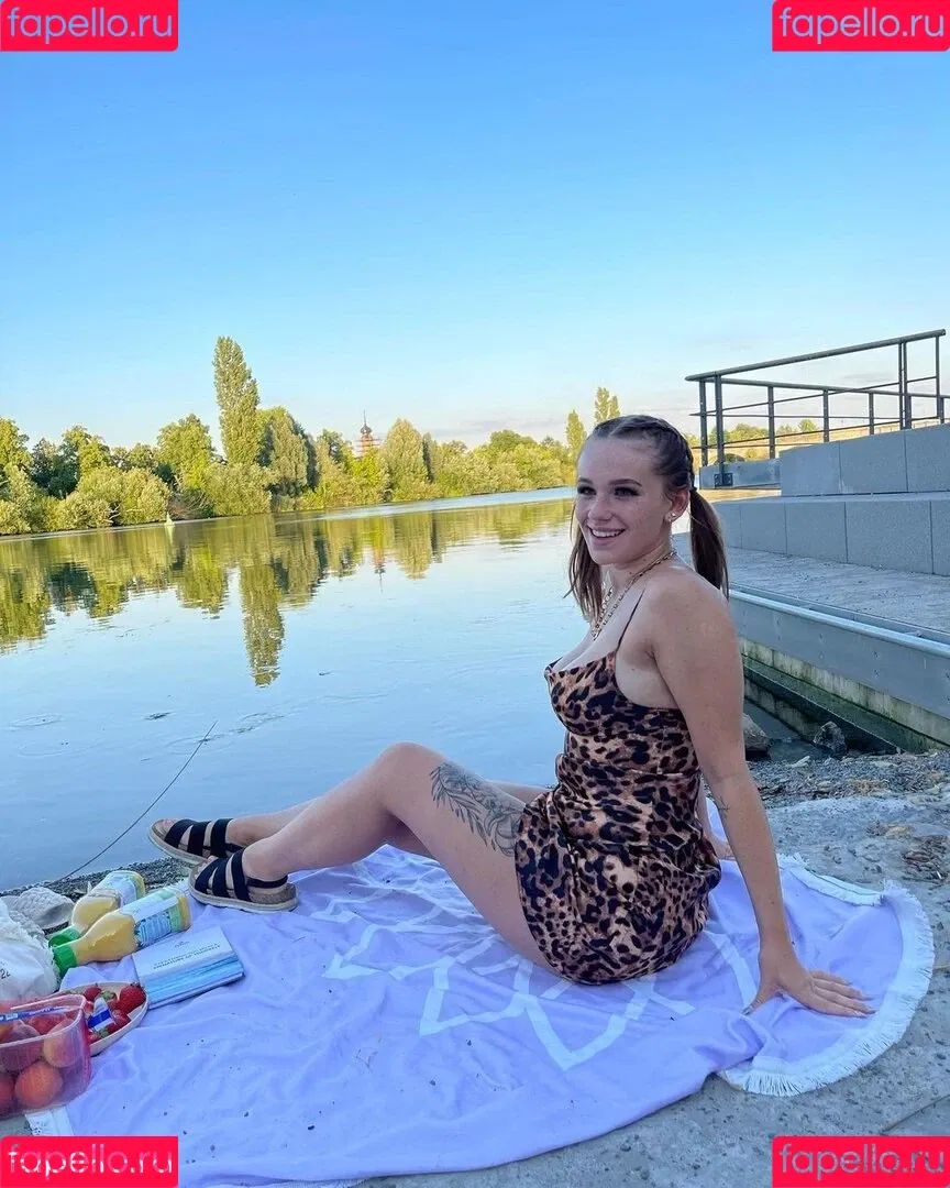 Annalena.smlr Onlyfans Photo Gallery 