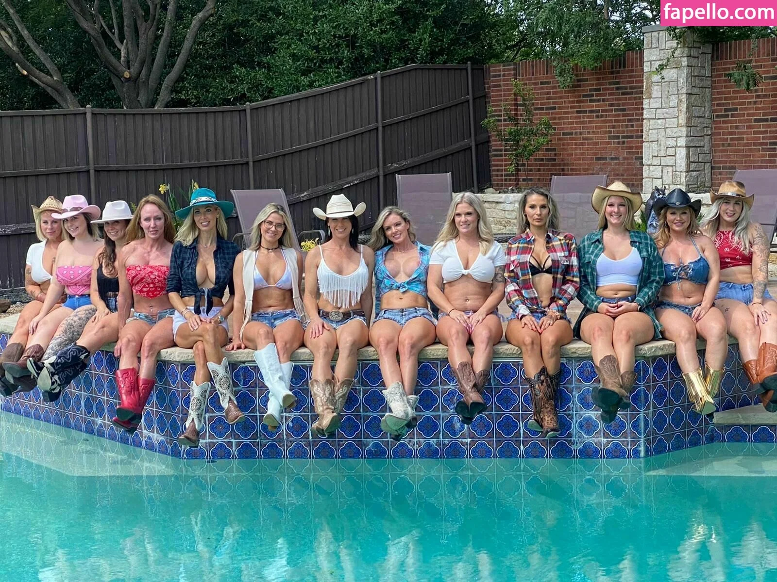 thehotwifetour Onlyfans Photo Gallery 