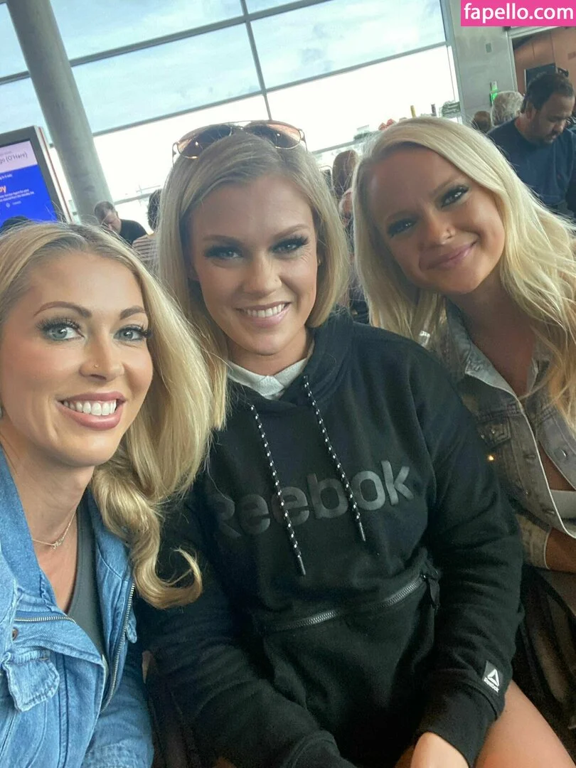 thehotwifetour Onlyfans Photo Gallery 