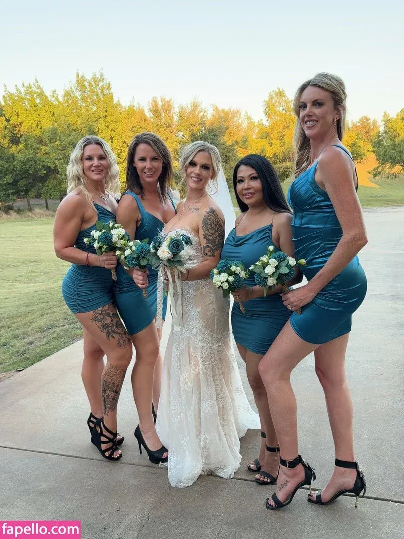 thehotwifetour Onlyfans Photo Gallery 