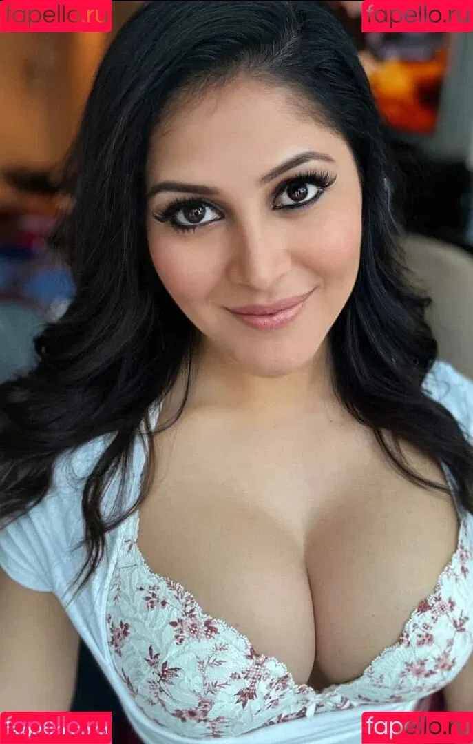 Damini Arora Onlyfans Photo Gallery 