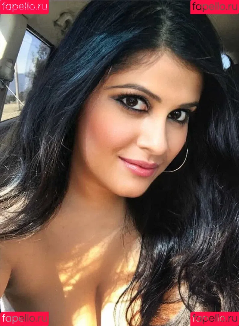 Damini Arora Onlyfans Photo Gallery 