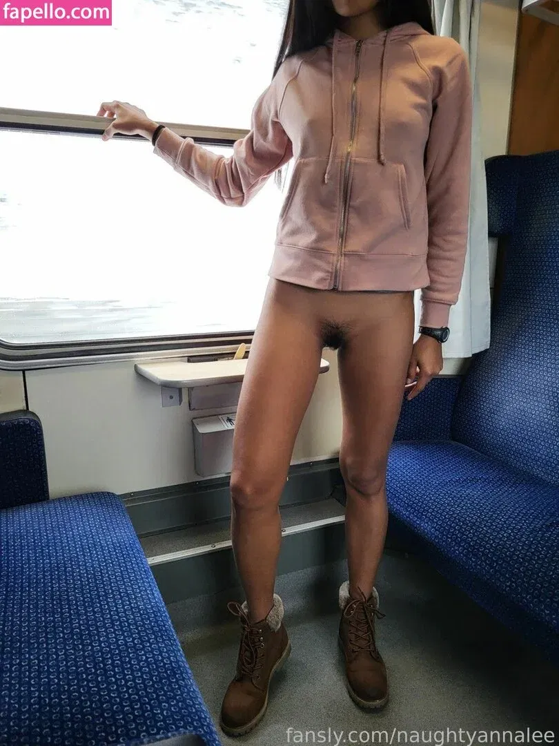 NaughtyAnnalee Onlyfans Photo Gallery 