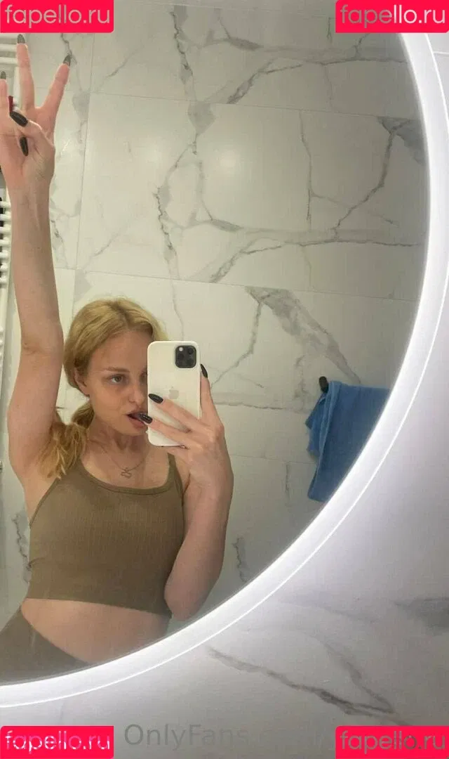 yourene Onlyfans Photo Gallery 