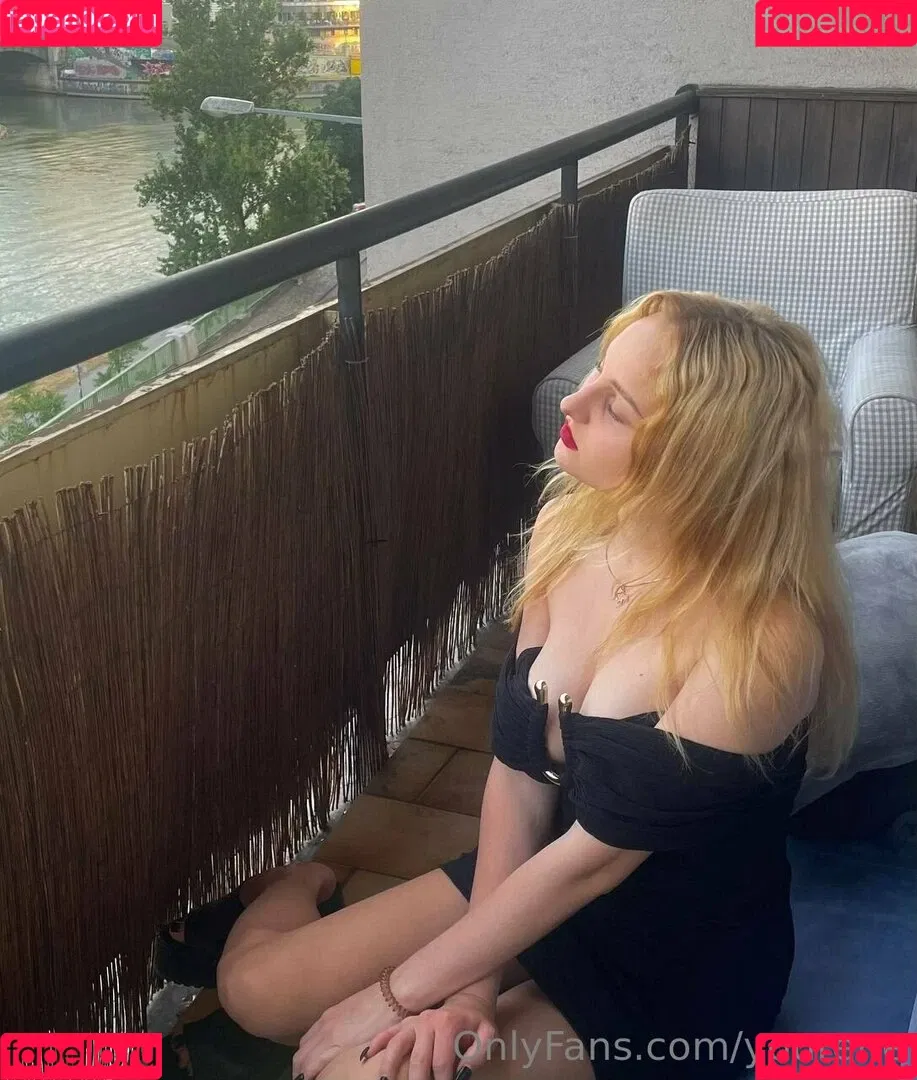 yourene Onlyfans Photo Gallery 