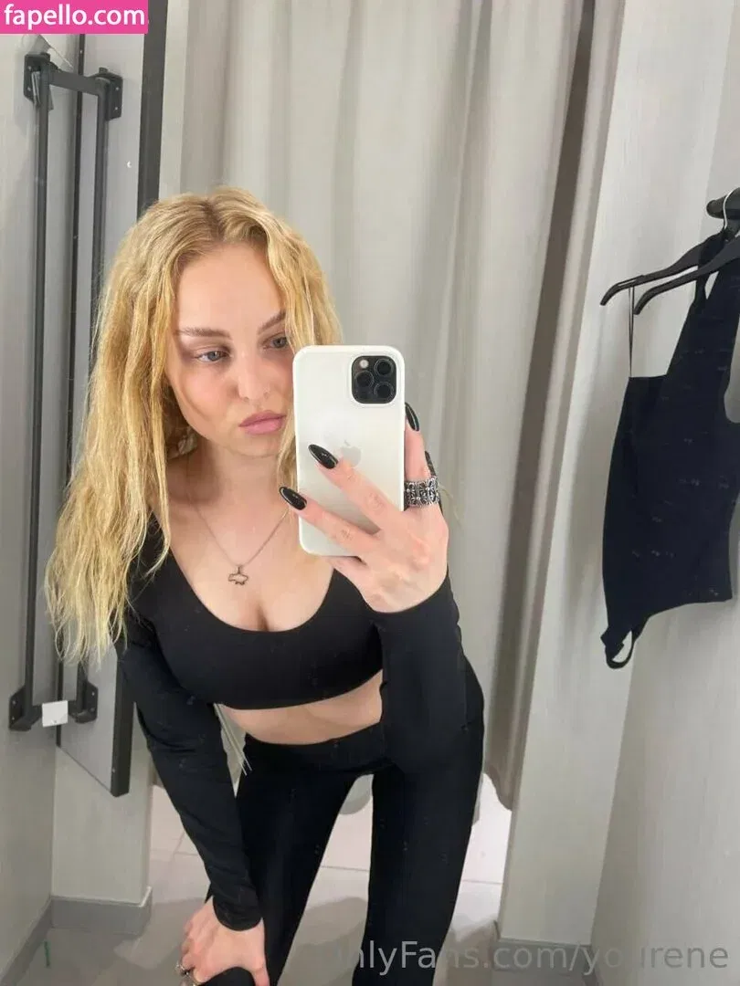 yourene Onlyfans Photo Gallery 