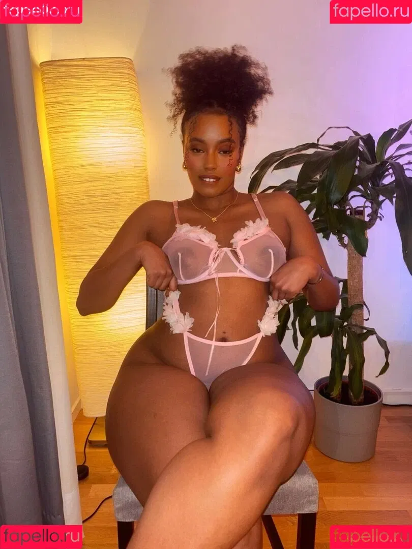 Hourglassebony23 Onlyfans Photo Gallery 