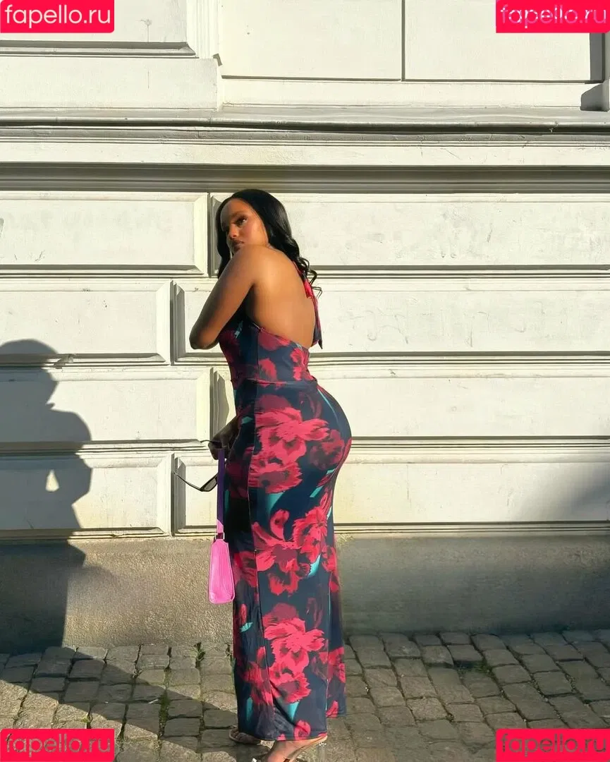 Hourglassebony23 Onlyfans Photo Gallery 