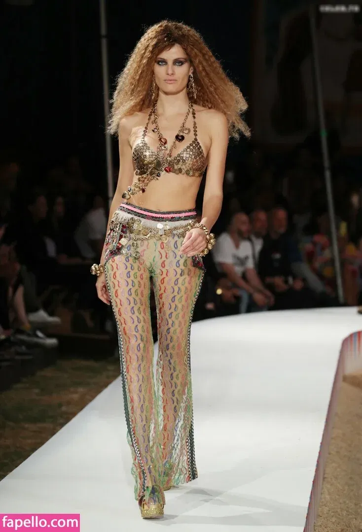 Isabeli Fontana Onlyfans Photo Gallery 