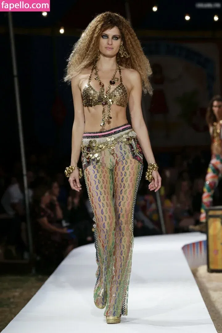 Isabeli Fontana Onlyfans Photo Gallery 