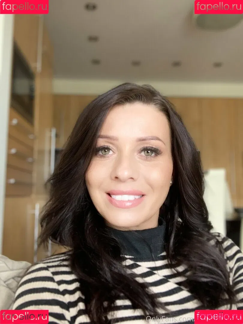 vickyloveporn Onlyfans Photo Gallery 