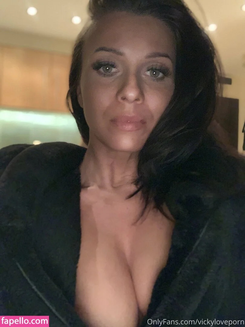 vickyloveporn Onlyfans Photo Gallery 