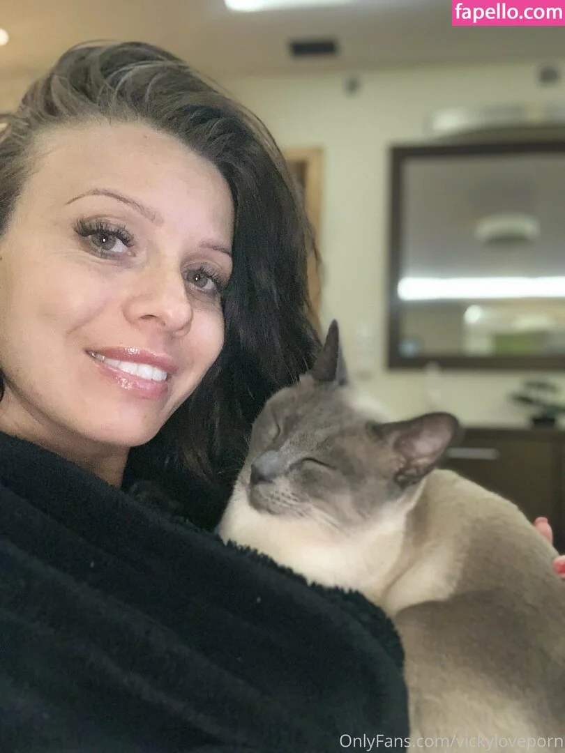 vickyloveporn Onlyfans Photo Gallery 