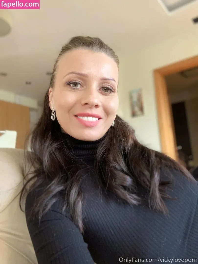 vickyloveporn Onlyfans Photo Gallery 