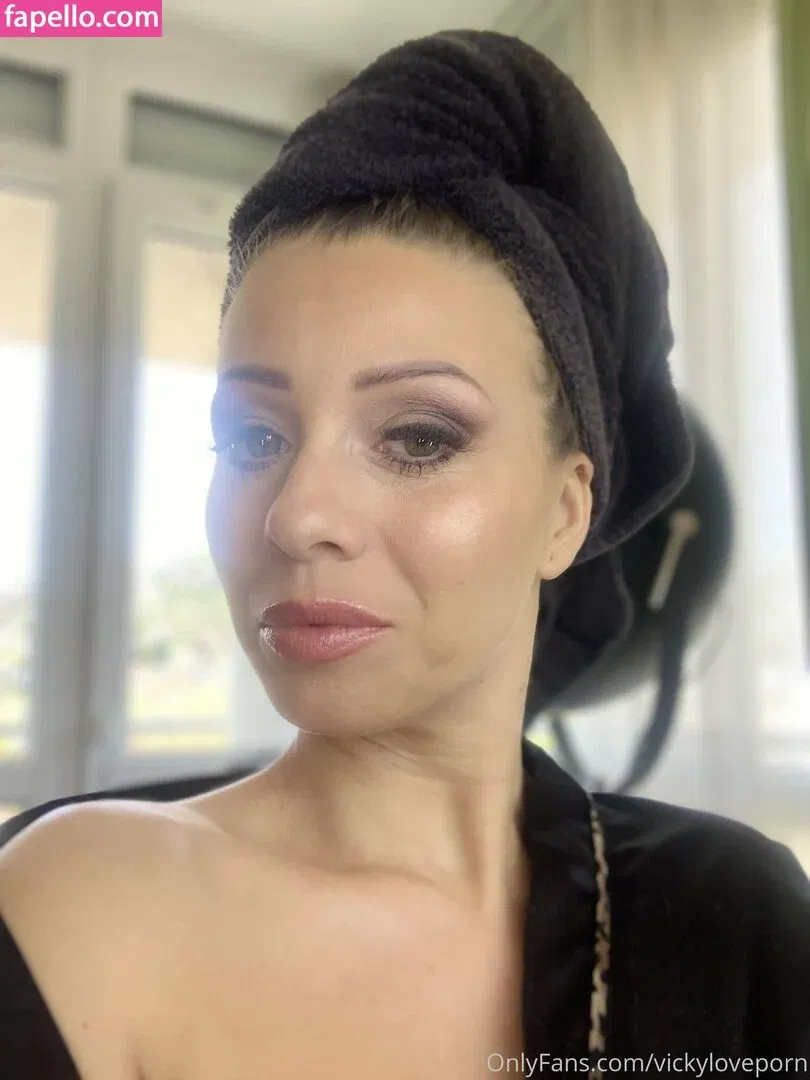 vickyloveporn Onlyfans Photo Gallery 