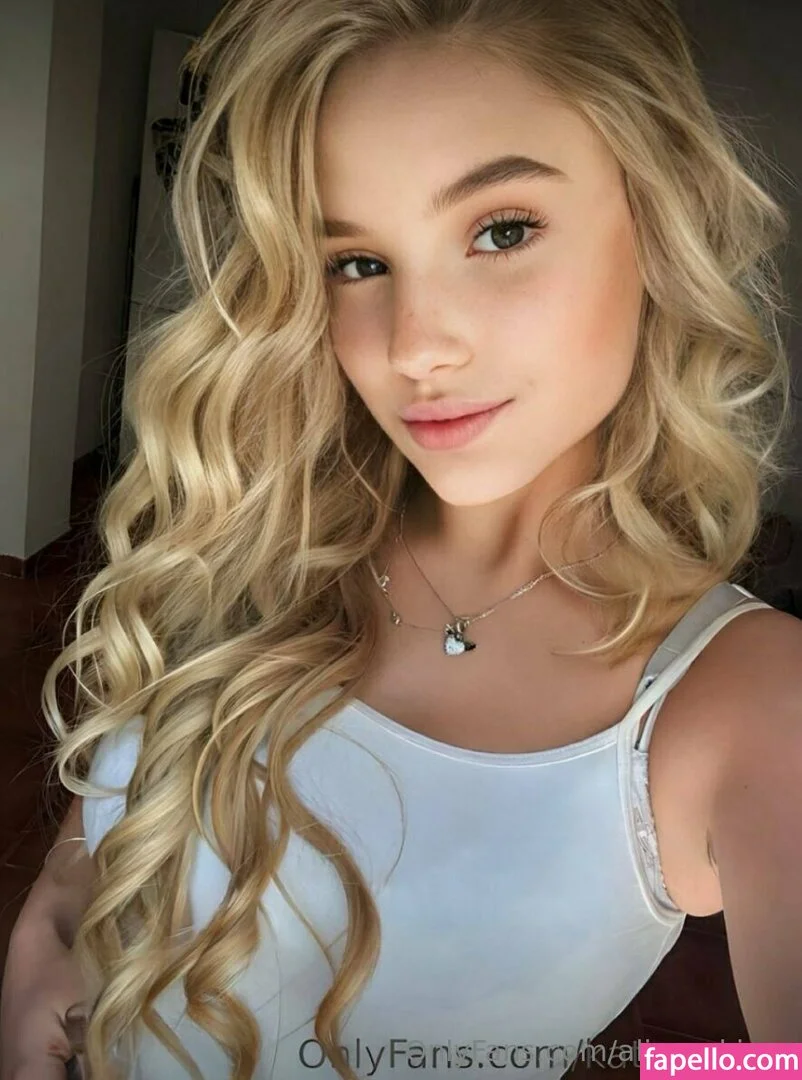 Alice_Kisss Onlyfans Photo Gallery 