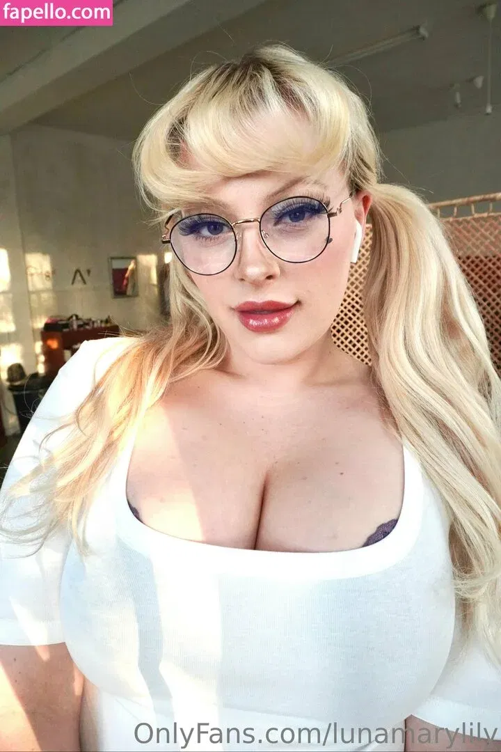 lunamarylily Onlyfans Photo Gallery 