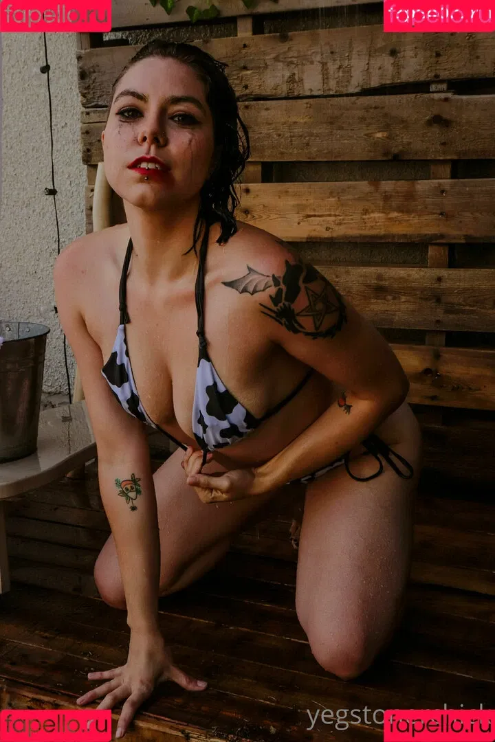 yegstonerchick Onlyfans Photo Gallery 