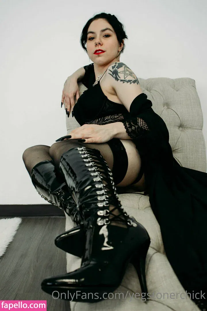 yegstonerchick Onlyfans Photo Gallery 