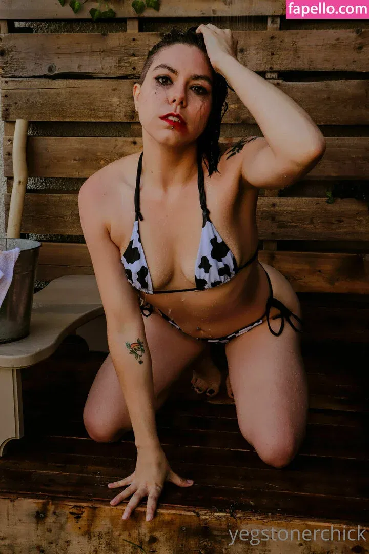 yegstonerchick Onlyfans Photo Gallery 