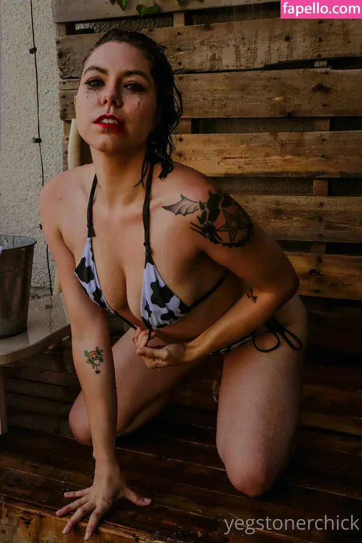 yegstonerchick Onlyfans Photo Gallery 