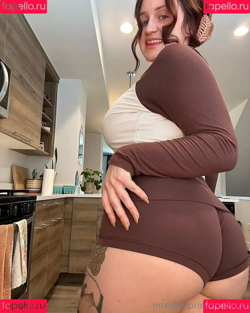naomithenerdfree Onlyfans Photo Gallery 