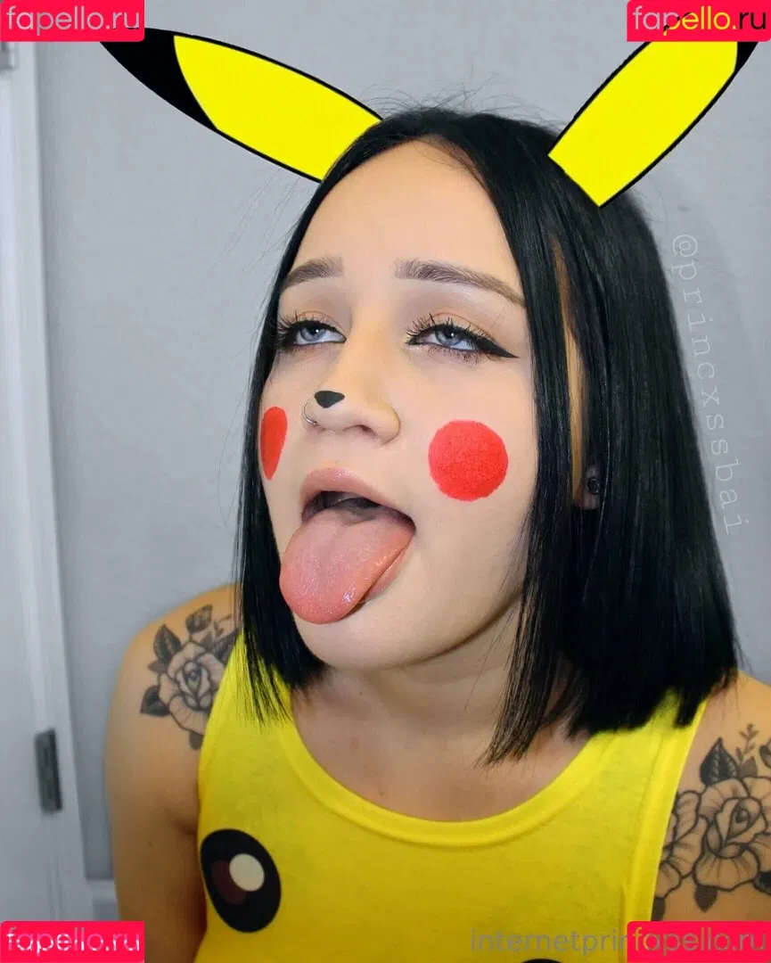 naomithenerdfree Onlyfans Photo Gallery 