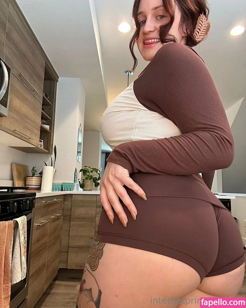 naomithenerdfree Onlyfans Photo Gallery 