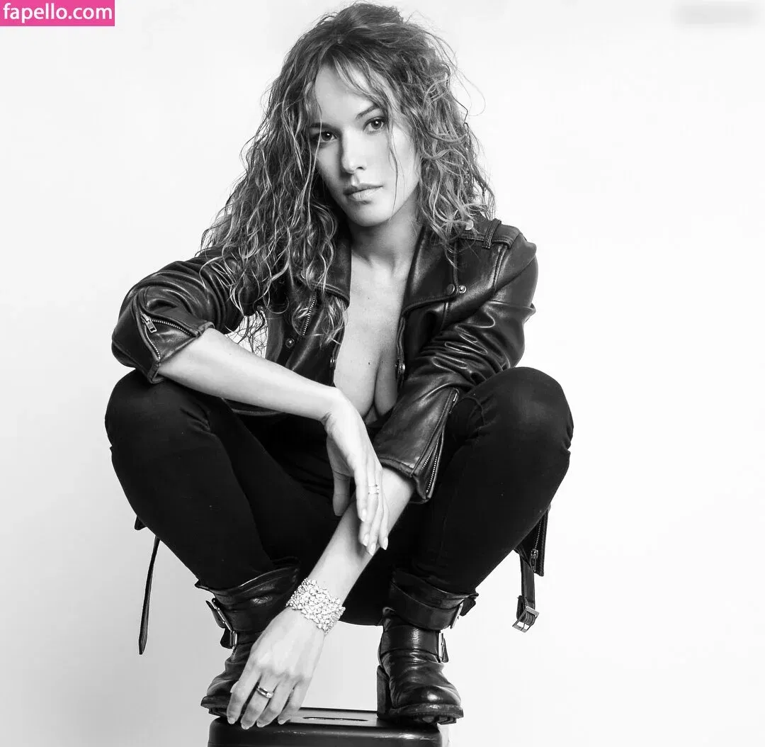 Élodie Fontan Onlyfans Photo Gallery 