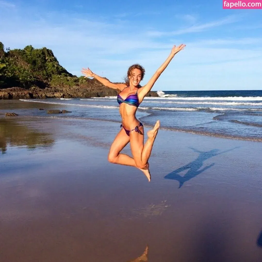 Élodie Fontan Onlyfans Photo Gallery 