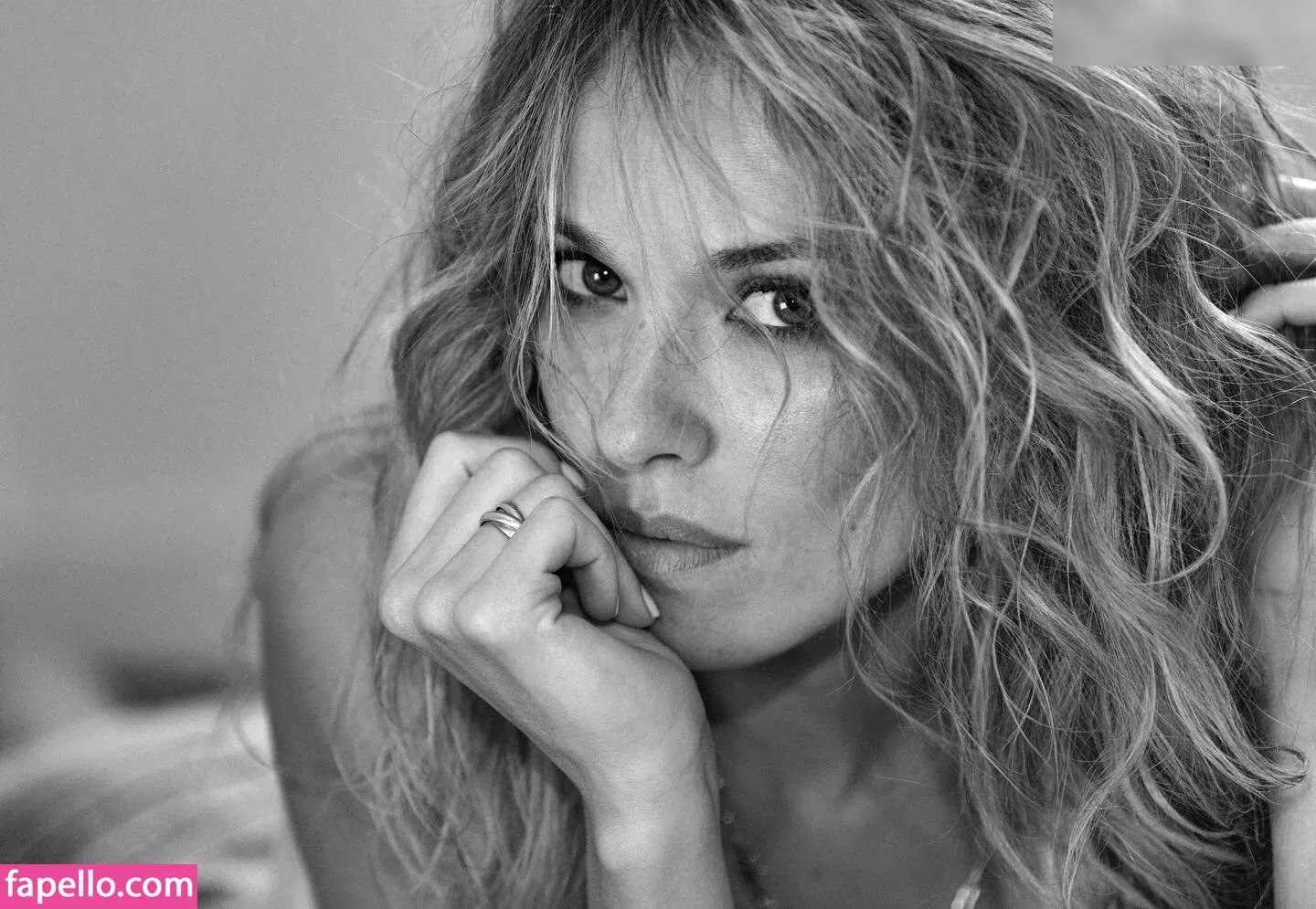 Élodie Fontan Onlyfans Photo Gallery 