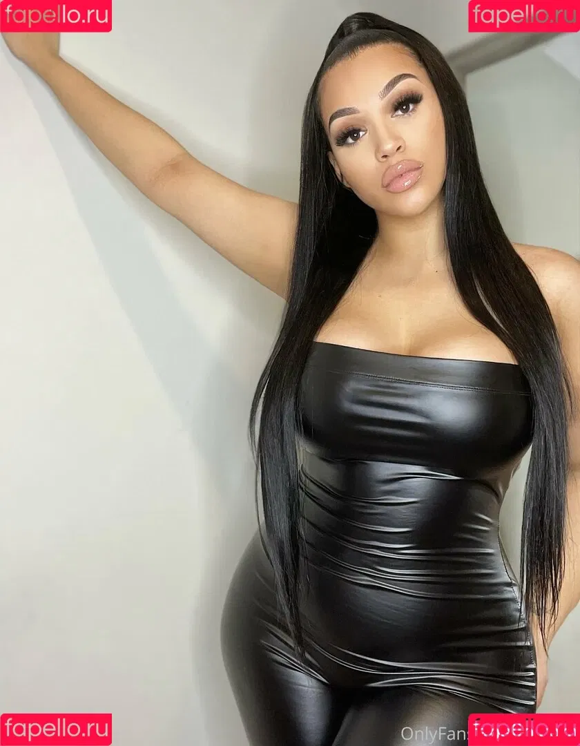 neljassenia Onlyfans Photo Gallery 