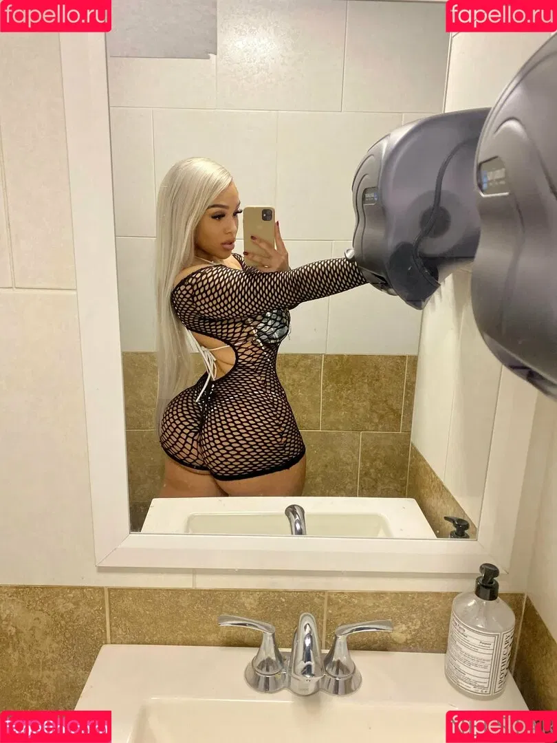 neljassenia Onlyfans Photo Gallery 