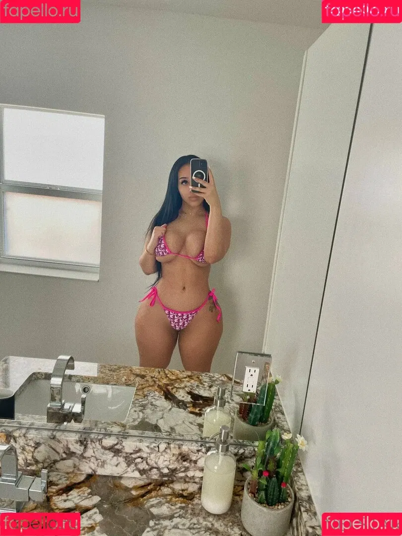 neljassenia Onlyfans Photo Gallery 