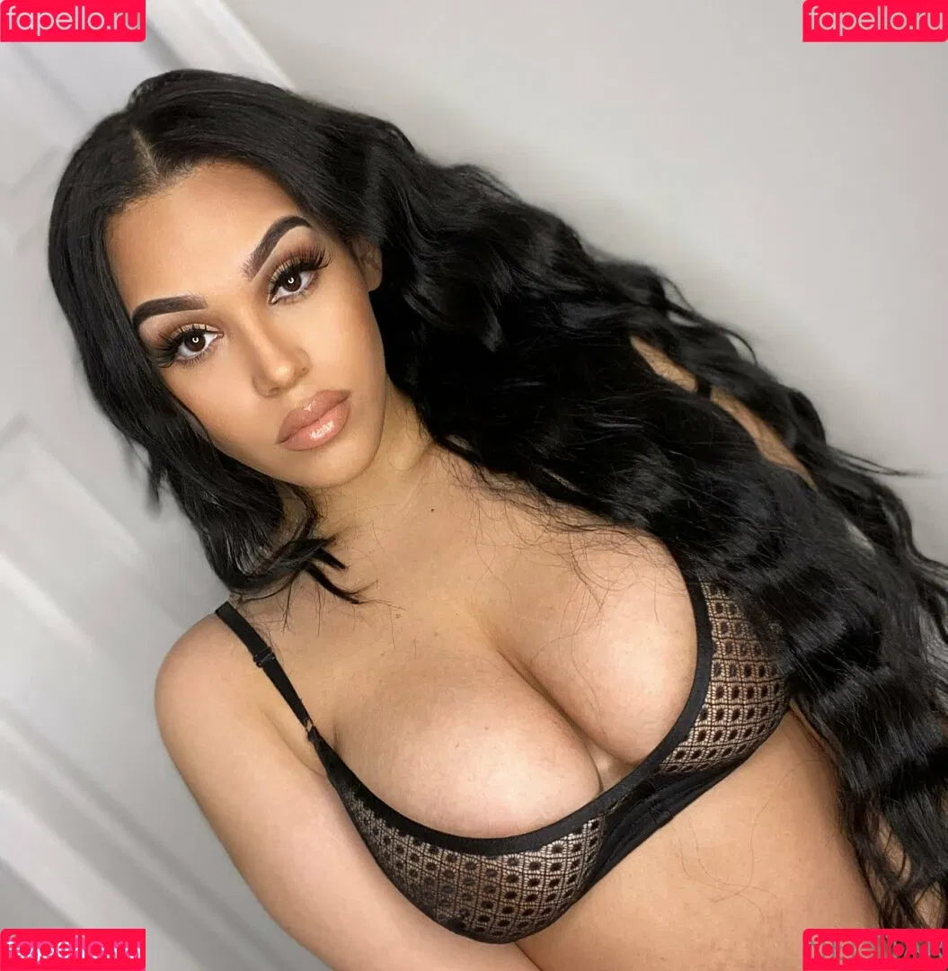 neljassenia Onlyfans Photo Gallery 