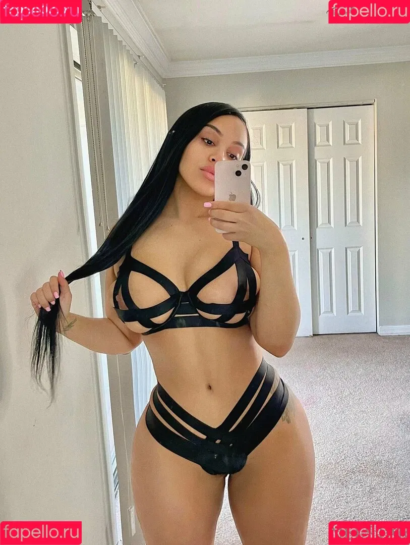 neljassenia Onlyfans Photo Gallery 