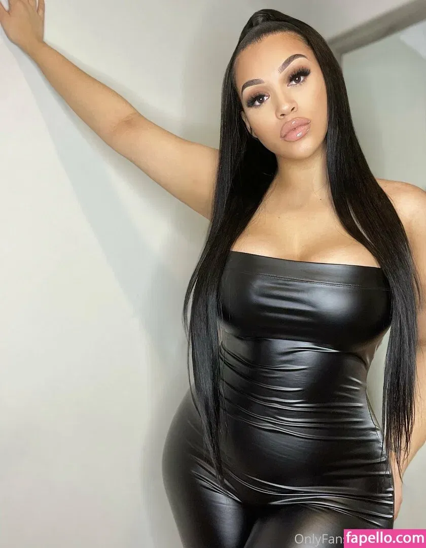 neljassenia Onlyfans Photo Gallery 