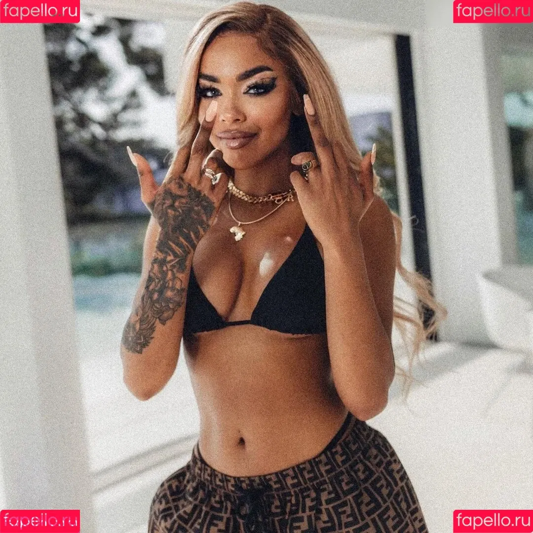 Alicia Awa Onlyfans Photo Gallery 
